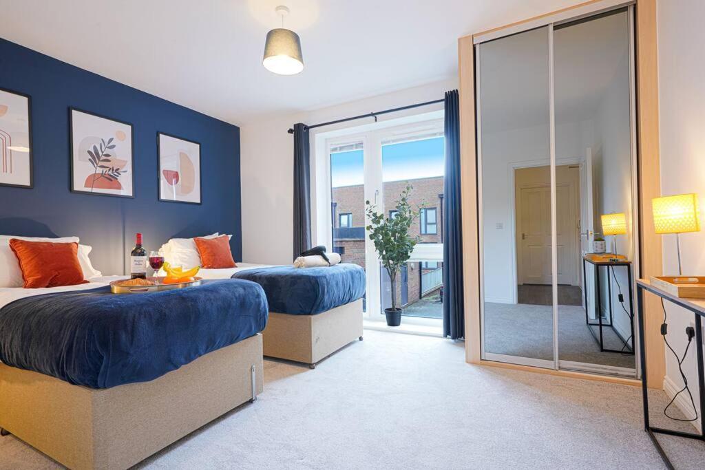 Luxury Campbell Park Apartments In Central Mk With Balcony, Free Parking & Smart Tv With Netflix By Yoko Property Milton Keynes Exterior foto