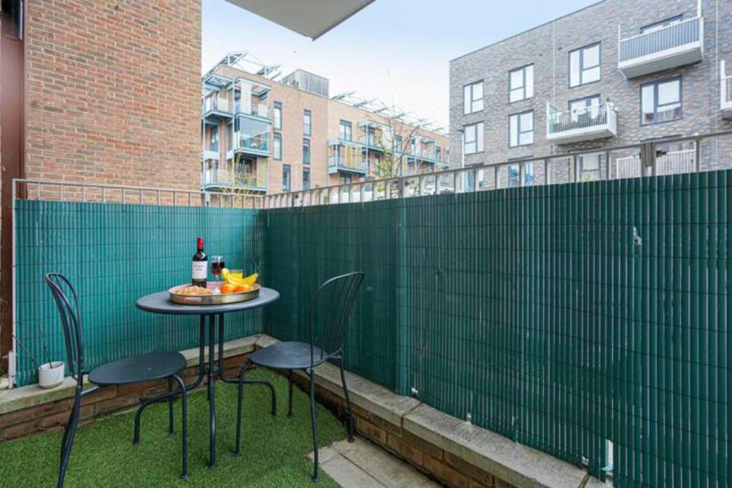Luxury Campbell Park Apartments In Central Mk With Balcony, Free Parking & Smart Tv With Netflix By Yoko Property Milton Keynes Exterior foto